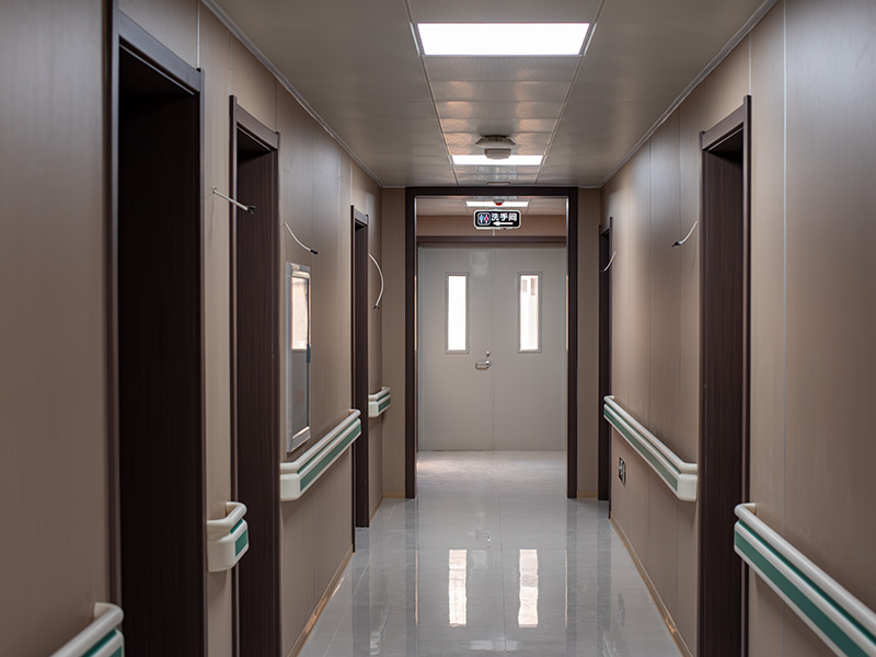 醫(yī)院門(mén)診樓一角